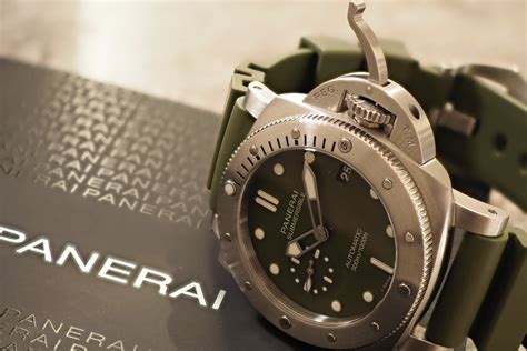 watch that looks like panerai.